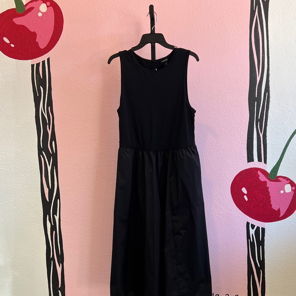 *NEW* Torrid Crew Neck A-Line Foxy Poplin Midi Dress Black 1X (14-16)